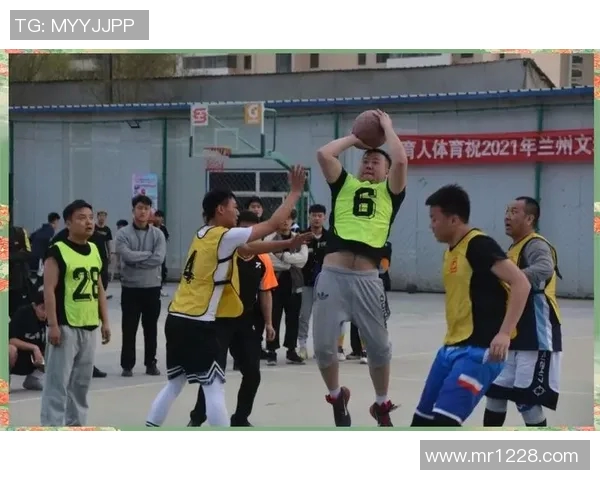 深圳与上海篮球赛激战正酣谁能在这场对决中笑到最后